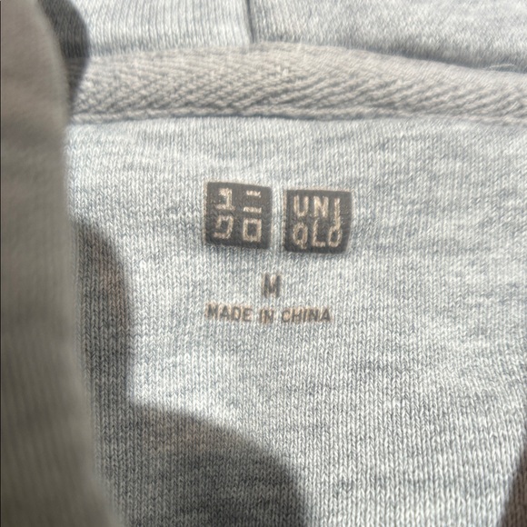 Uniqlo Light Gray Sweatshirt - Picture 2 of 5